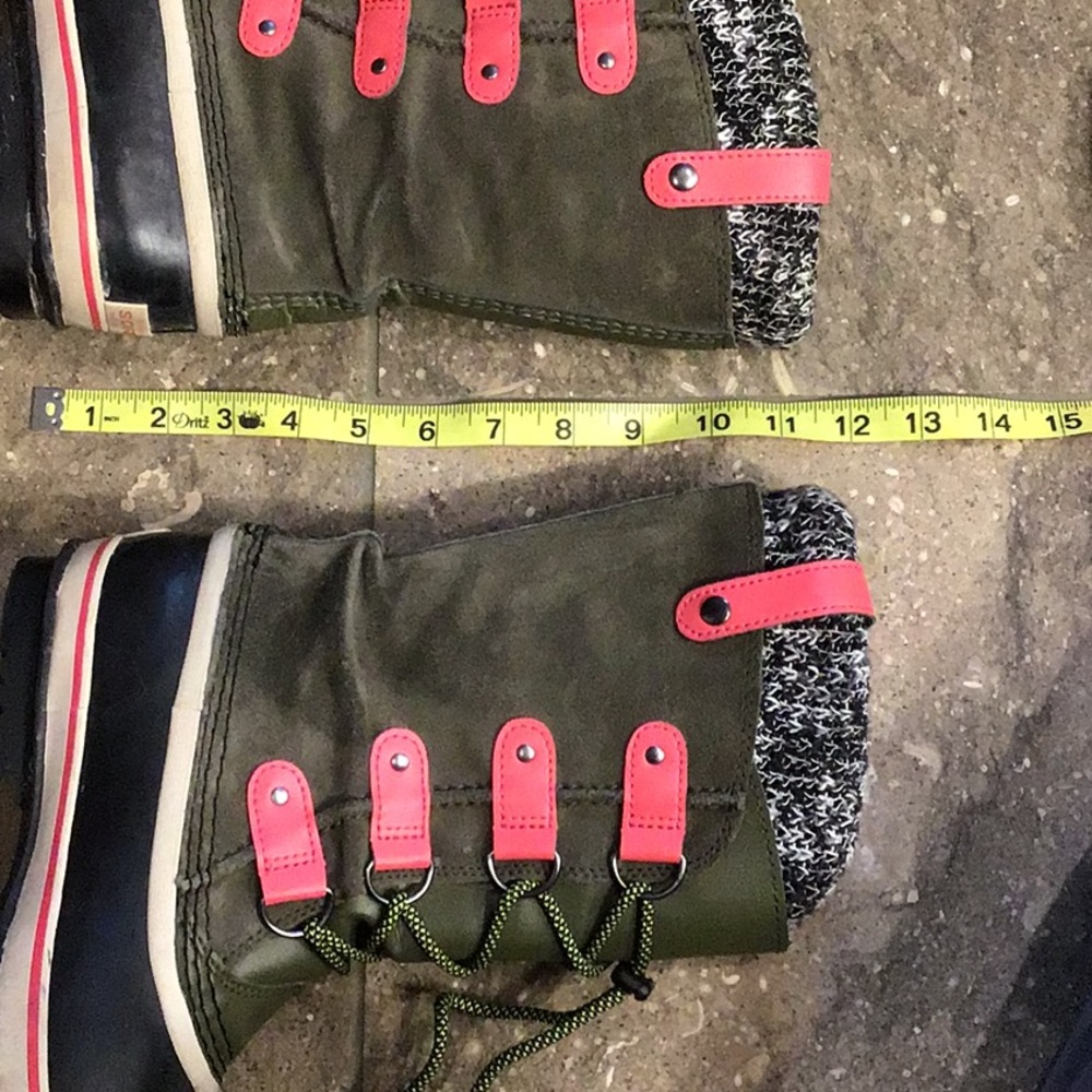 Host Pick!!! Sorel boots, 5 - Picture 3 of 12